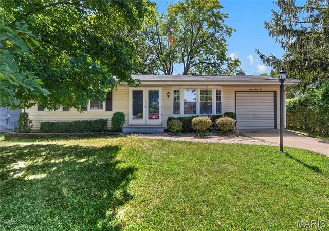 Photo 1 of Single family home for sale at 1132 Burgundy Ln, Ballwin, MO 63011 | MLS# MIS26056004 | Listing updated on 2026-09-04