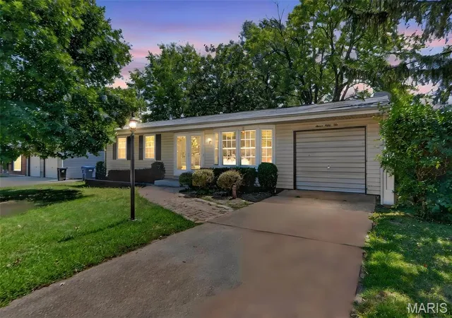 Photo 3 of Single family home for sale at 1132 Burgundy Ln, Ballwin, MO 63011 | MLS# MIS26056004 | Listing updated on 2026-09-04