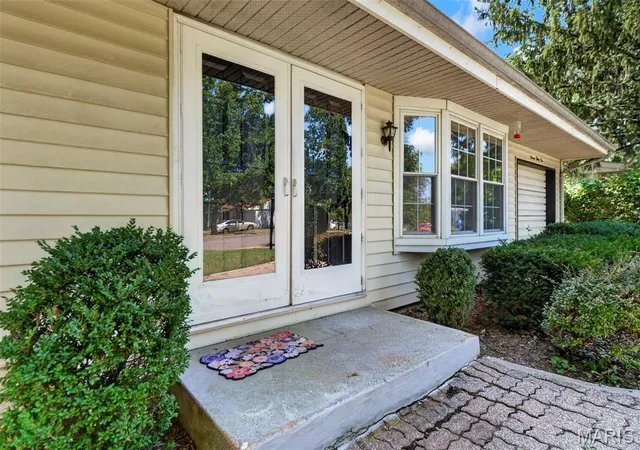 Photo 4 of Single family home for sale at 1132 Burgundy Ln, Ballwin, MO 63011 | MLS# MIS26056004 | Listing updated on 2026-09-04