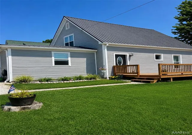 Photo 1 of Single family home for sale at 720 Chase St, Hillsboro, IL 62049 | MLS# MIS26056005 | Listing updated on 2026-09-07