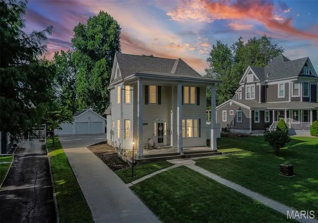 Photo 3 of Single family home for sale at 812 E Washington St, Pittsfield, IL 62363 | MLS# MIS26056017 | Listing updated on 2026-09-17