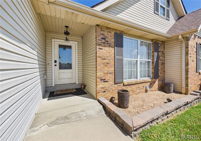 Photo 2 of Sale Pending at 854 Mulberry St, Jackson, MO 63755 | MLS# MIS26056018 | Listing updated on 2026-09-05