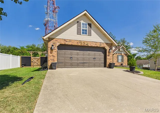 Photo 3 of Sale Pending at 854 Mulberry St, Jackson, MO 63755 | MLS# MIS26056018 | Listing updated on 2026-09-05