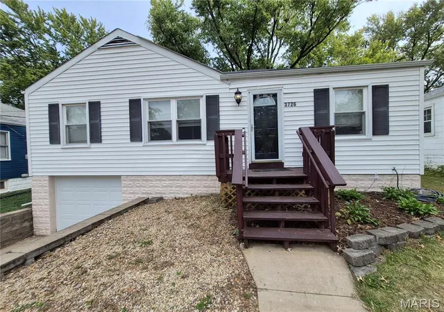 Photo 3 of Single family home for sale at 3726 Raymond Ave, Bridgeton, MO 63044 | MLS# MIS26056025 | Listing updated on 2026-10-21