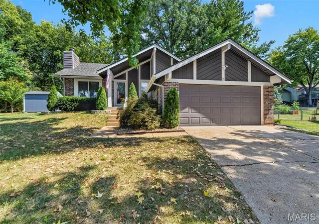 Photo 2 of Single family home for sale at 15 Cherrywood Ct, Saint Peters, MO 63376 | MLS# MIS26056026 | Listing updated on 2026-09-19