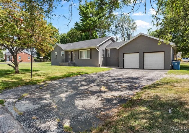 Photo 2 of Single family home for sale at 614 S Main St, Troy, IL 62294 | MLS# MIS26056031 | Listing updated on 2026-09-03