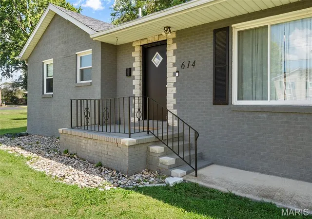 Photo 2 of Single family home for sale at 614 S Main St, Troy, IL 62294 | MLS# MIS26056031 | Listing updated on 2026-09-03