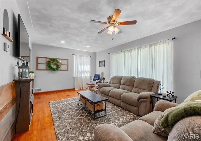 Photo 3 of Single family home for sale at 614 S Main St, Troy, IL 62294 | MLS# MIS26056031 | Listing updated on 2026-09-03