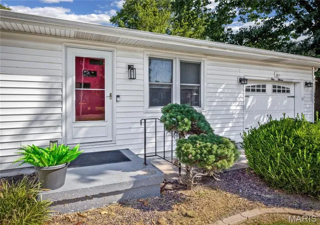Photo 2 of Single family home for sale at 111 W Linden St, Marine, IL 62061 | MLS# MIS26056032 | Listing updated on 2026-09-13