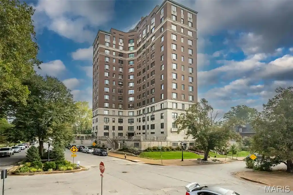Listing Photo 1 - Condo for sale in 410 N Newstead Ave located at 410 N Newstead Ave, St. Louis, MO 63108 - Unit #11E