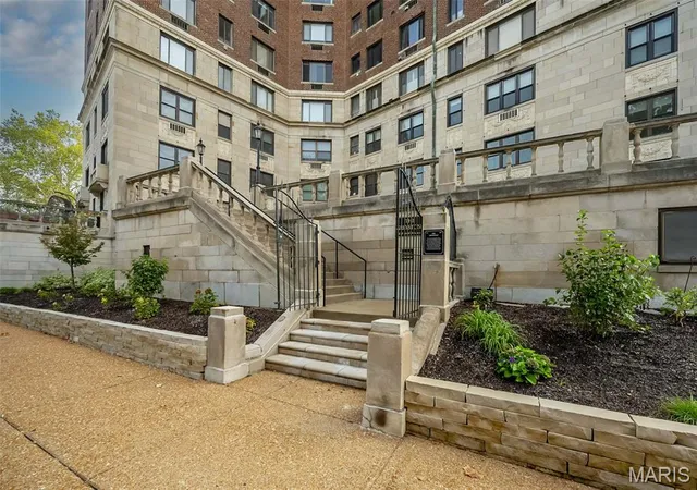 Photo 2 of Condo for sale at 410 N Newstead Ave #11E, Saint Louis, MO 63108 | MLS# MIS26056033 | Listing updated on 2026-09-14