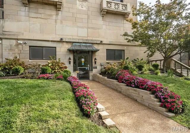 Photo 3 of Condo for sale at 410 N Newstead Ave #11E, Saint Louis, MO 63108 | MLS# MIS26056033 | Listing updated on 2026-09-14