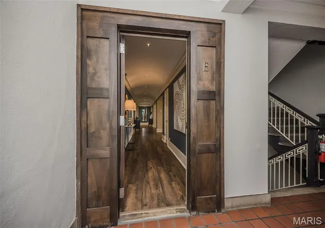Photo 3 of Condo for sale at 410 N Newstead Ave #11E, Saint Louis, MO 63108 | MLS# MIS26056033 | Listing updated on 2026-09-14