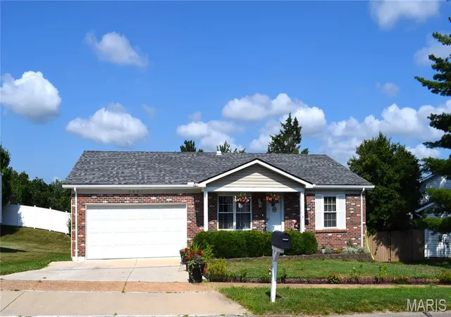 Photo 1 of Single family home for sale at 5661 Chalet Hl Dr, Saint Louis, MO 63129 | MLS# MIS26056035 | Listing updated on 2026-09-01