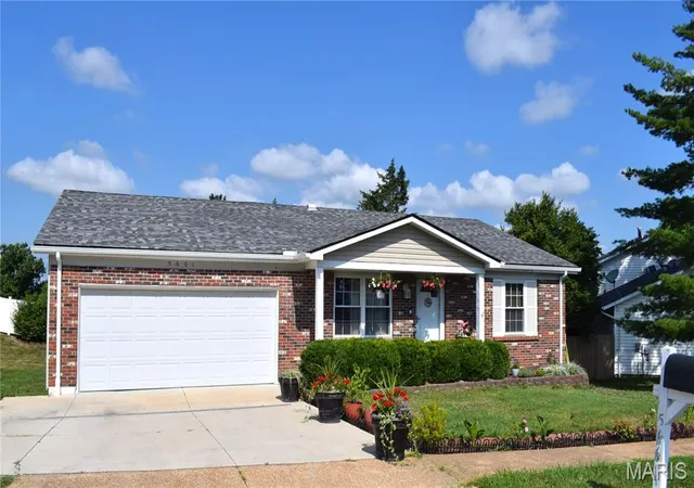 Photo 4 of Single family home for sale at 5661 Chalet Hl Dr, Saint Louis, MO 63129 | MLS# MIS26056035 | Listing updated on 2026-09-01