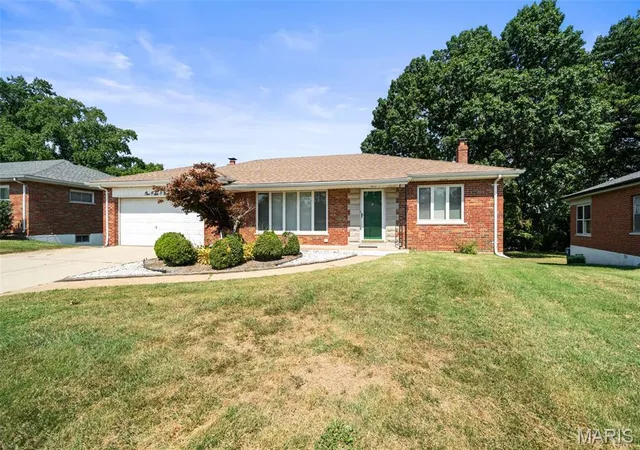 Single family home for sale at 10609 Knollshire Dr, Saint Louis, MO 63123 | MLS# MIS26056037