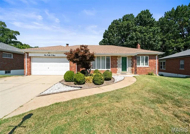 Photo 1 of Single family home for sale at 10609 Knollshire Dr, Saint Louis, MO 63123 | MLS# MIS26056037 | Listing updated on 2026-09-22