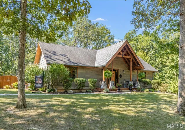 Photo 3 of Sale Pending at 10302 Dellwood Ct, Foristell, MO 63348 | MLS# MIS26056052 | Listing updated on 2026-09-28