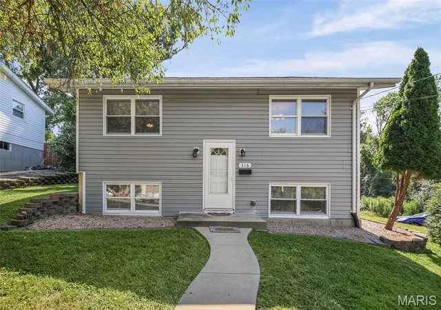 Photo 1 of Single family home for sale at 316 Locust St, Edwardsville, IL 62025 | MLS# MIS26056064 | Listing updated on 2026-09-14