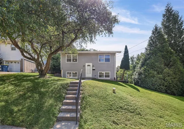 Photo 3 of Single family home for sale at 316 Locust St, Edwardsville, IL 62025 | MLS# MIS26056064 | Listing updated on 2026-10-05