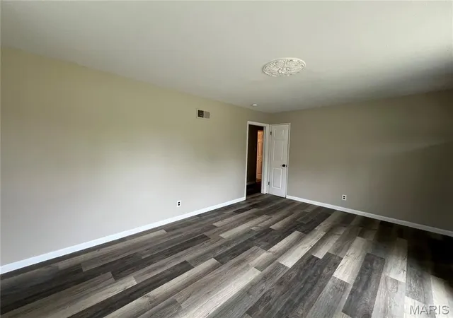 Photo 3 of Single family home for sale at 1201 Senate Dr, Saint Louis, MO 63138 | MLS# MIS26056068 | Listing updated on 2026-09-25