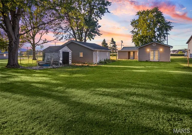 Photo 2 of Single family home for sale at 23205 Hollow Ave, Jerseyville, IL 62052 | MLS# MIS26056095 | Listing updated on 2026-09-05