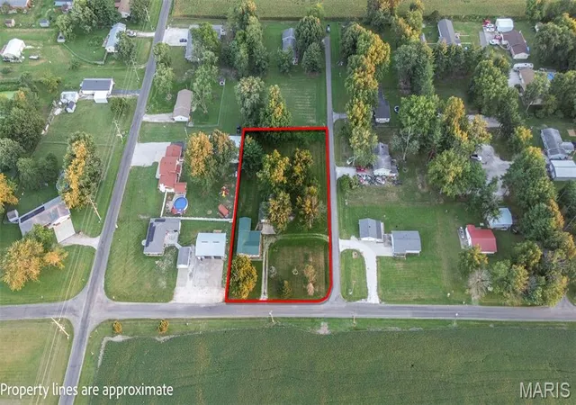 Photo 3 of Single family home for sale at 23205 Hollow Ave, Jerseyville, IL 62052 | MLS# MIS26056095 | Listing updated on 2026-09-05