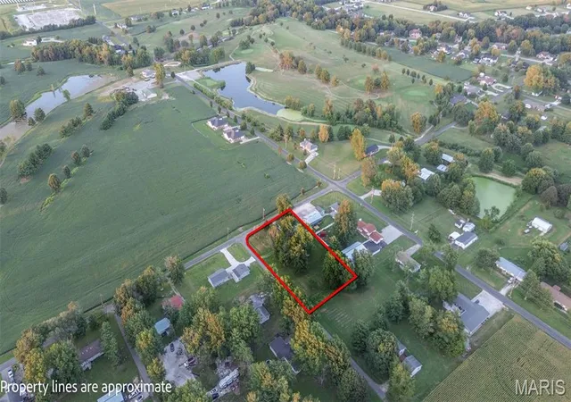 Photo 3 of Single family home for sale at 23205 Hollow Ave, Jerseyville, IL 62052 | MLS# MIS26056095 | Listing updated on 2026-09-05