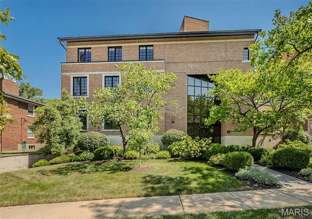 Photo 1 of Condo for sale at 31 Brighton Way #2B, Saint Louis, MO 63105 | MLS# MIS26056096 | Listing updated on 2026-09-30