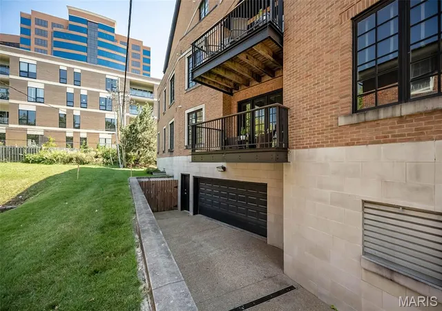 Photo 4 of Condo for sale at 31 Brighton Way #2B, Saint Louis, MO 63105 | MLS# MIS26056096 | Listing updated on 2026-09-30