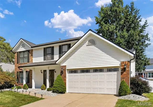 Photo 2 of Single family home for sale at 2044 Graystone Dr, Saint Charles, MO 63303 | MLS# MIS26056097 | Listing updated on 2026-09-13