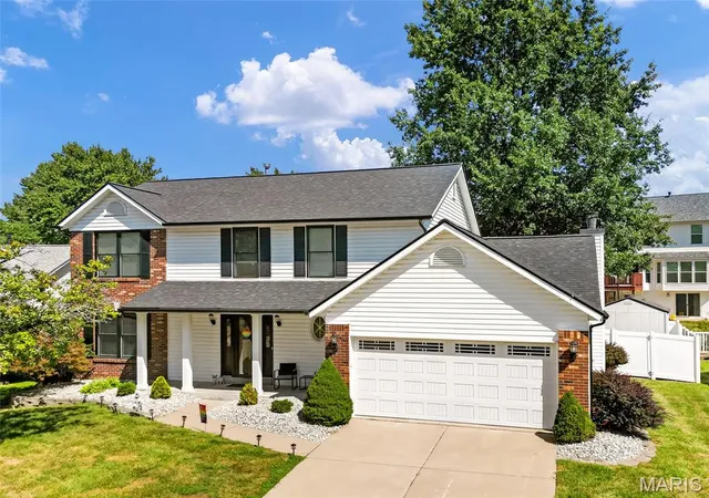 Photo 2 of Single family home for sale at 2044 Graystone Dr, Saint Charles, MO 63303 | MLS# MIS26056097 | Listing updated on 2026-09-13