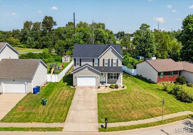 Photo 2 of Single family home for sale at 412 W 5th Street, Saint Jacob, IL 62281 | MLS# MIS26056100 | Listing updated on 2026-09-04