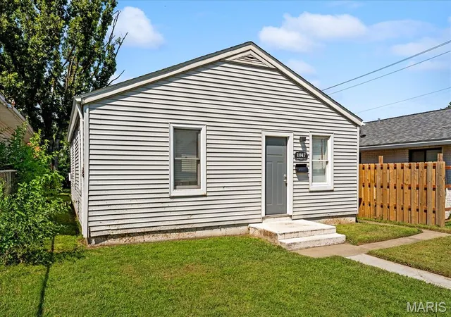Photo 2 of Multi family home for sale at 1047 Washington Ave, Madison, IL 62060 | MLS# MIS26056103 | Listing updated on 2026-09-04