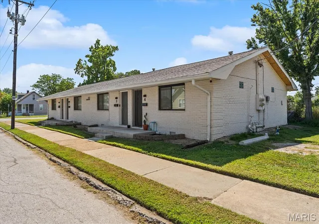 Photo 3 of Multi family home for sale at 1047 Washington Ave, Madison, IL 62060 | MLS# MIS26056103 | Listing updated on 2026-09-04