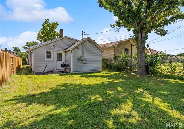Photo 4 of Multi family home for sale at 1047 Washington Ave, Madison, IL 62060 | MLS# MIS26056103 | Listing updated on 2026-09-04