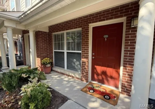 Photo 2 of Condo for sale at 2632 Mcknight Xing Ct, Saint Louis, MO 63124 | MLS# MIS26056106 | Listing updated on 2026-09-28