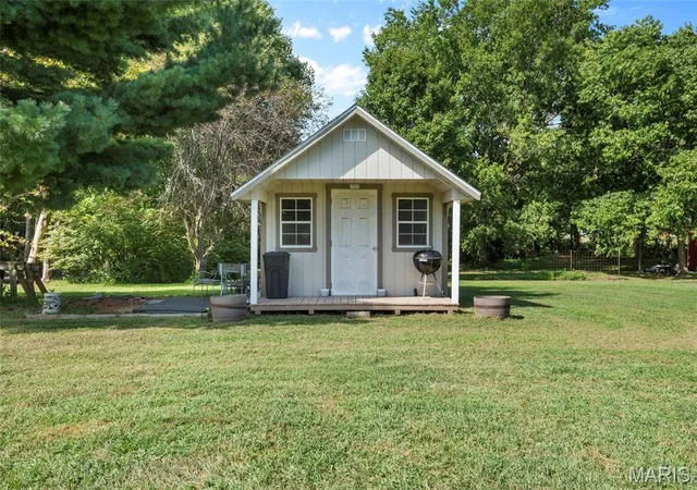 Photo 3 of Single family home for sale at 30 Lexington Ln, Highland, IL 62249 | MLS# MIS26056109 | Listing updated on 2026-09-03