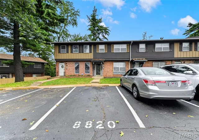 Photo 2 of Condo for sale at 8820 Santa Bella Dr, Hazelwood, MO 63042 | MLS# MIS26056114 | Listing updated on 2026-09-26
