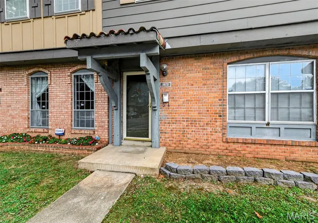 Photo 3 of Condo for sale at 8820 Santa Bella Dr, Hazelwood, MO 63042 | MLS# MIS26056114 | Listing updated on 2026-09-26