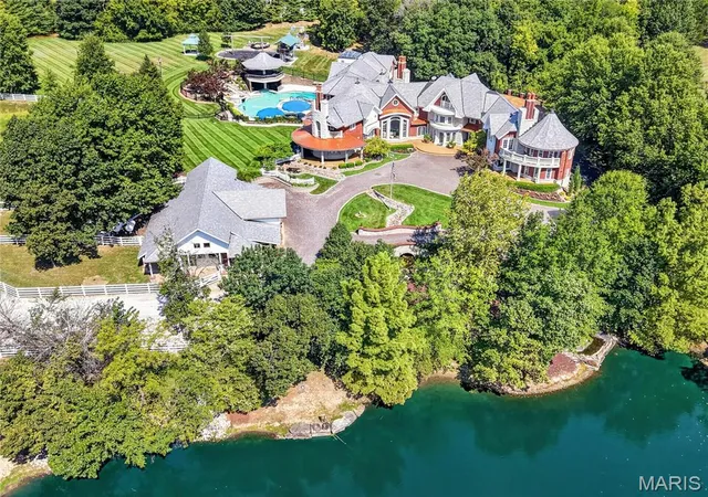 Photo 1 of Mansion for sale at 7 Hillside Ct, Wentzville, MO 63385 | MLS# MIS26056116 | Listing updated on 2026-09-04