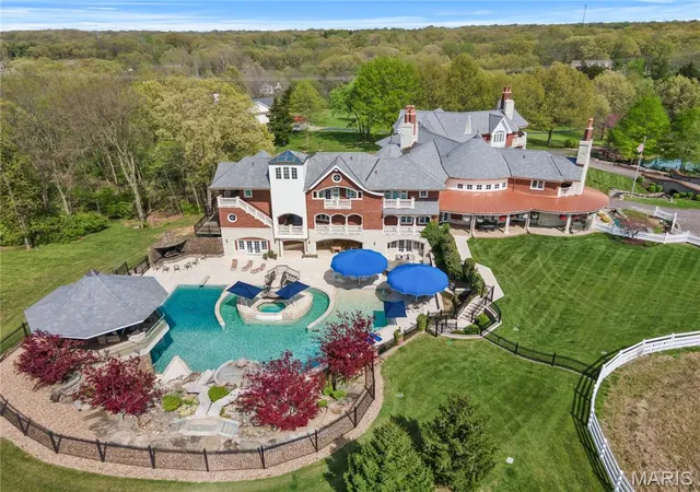 Photo 2 of Mansion for sale at 7 Hillside Ct, Wentzville, MO 63385 | MLS# MIS26056116 | Listing updated on 2026-09-04