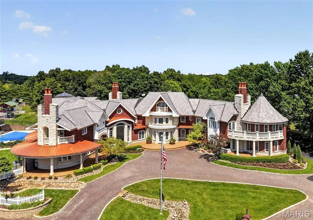 Photo 3 of Mansion for sale at 7 Hillside Ct, Wentzville, MO 63385 | MLS# MIS26056116 | Listing updated on 2026-09-04