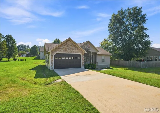 Photo 2 of Single family home for sale at 2037 Tumbleweed Trl, Poplar Bluff, MO 63901 | MLS# MIS26056119 | Listing updated on 2026-09-07