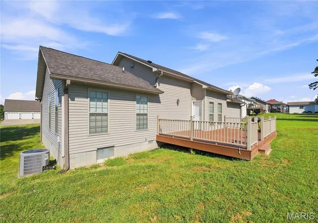 Photo 3 of Single family home for sale at 2037 Tumbleweed Trl, Poplar Bluff, MO 63901 | MLS# MIS26056119 | Listing updated on 2026-09-07