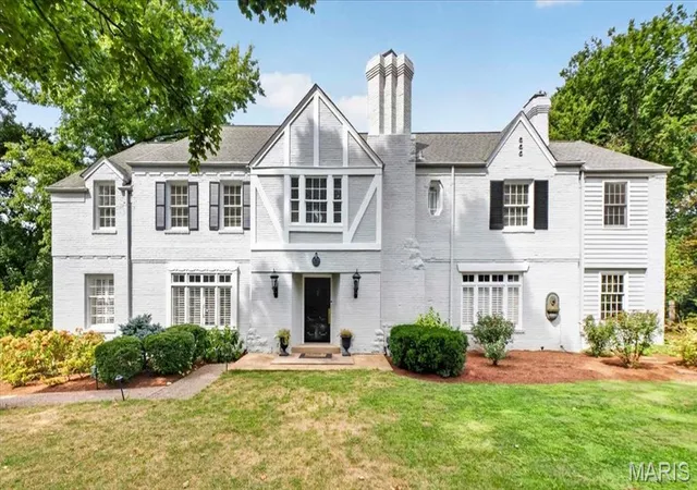 Photo 1 of Sale Pending at 6 Berkshire Dr, Saint Louis, MO 63117 | MLS# MIS26056123 | Listing updated on 2026-09-21