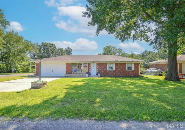 Photo 1 of Single family home for sale at 1236 Cynthia Dr, Belleville, IL 62220 | MLS# MIS26056145 | Listing updated on 2026-08-31