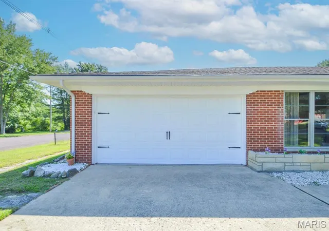 Photo 2 of Single family home for sale at 1236 Cynthia Dr, Belleville, IL 62220 | MLS# MIS26056145 | Listing updated on 2026-09-19