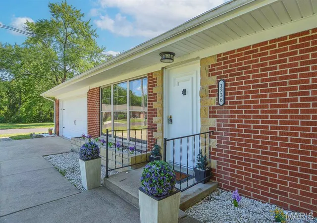 Photo 4 of Single family home for sale at 1236 Cynthia Dr, Belleville, IL 62220 | MLS# MIS26056145 | Listing updated on 2026-09-19