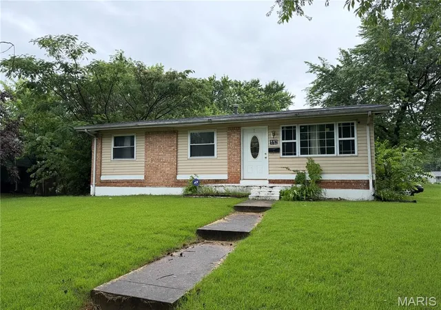 Photo 1 of Single family home for sale at 112 Dundee Cir, Saint Louis, MO 63137 | MLS# MIS26056146 | Listing updated on 2026-08-31